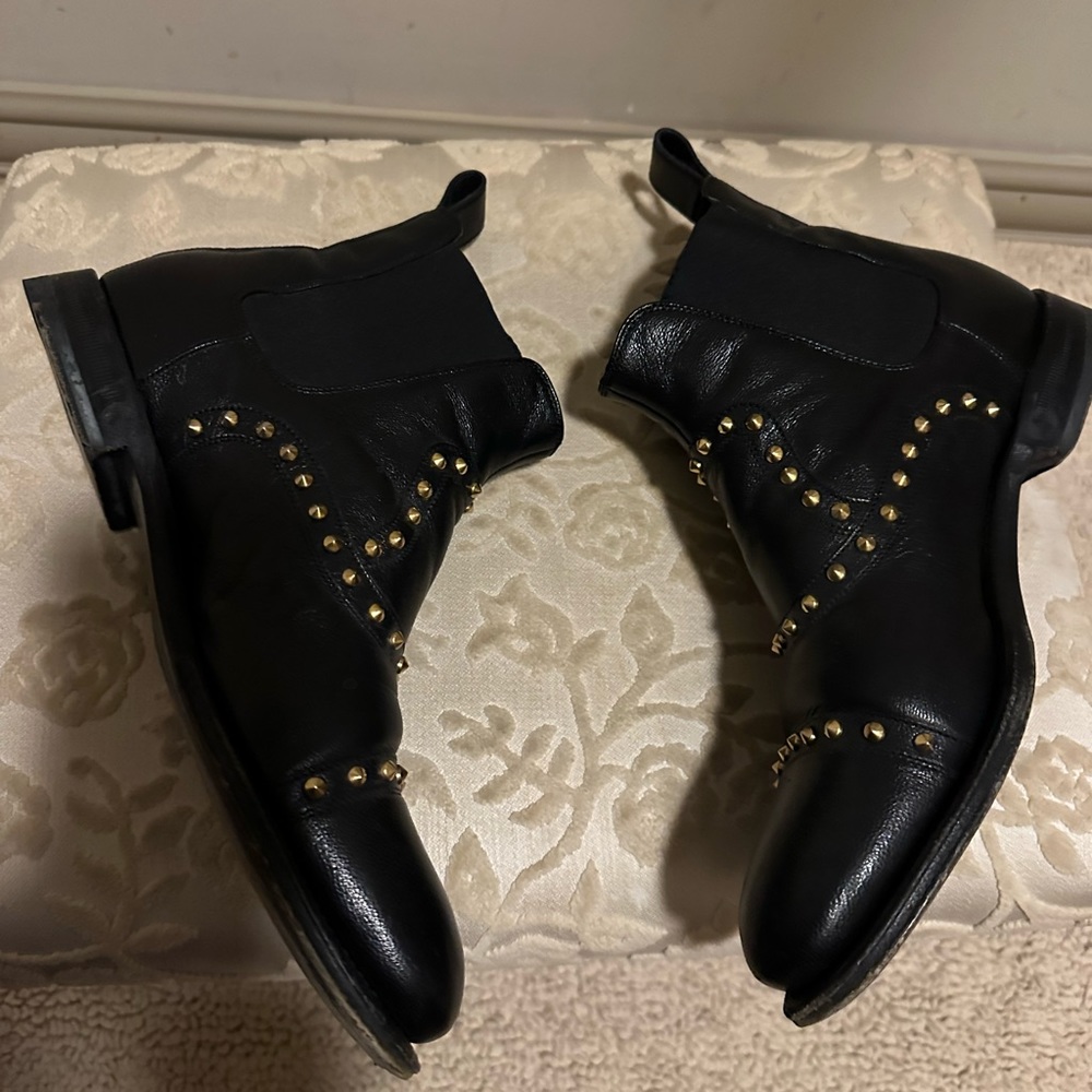 Gucci black leather flat studded ankle booties 35.6